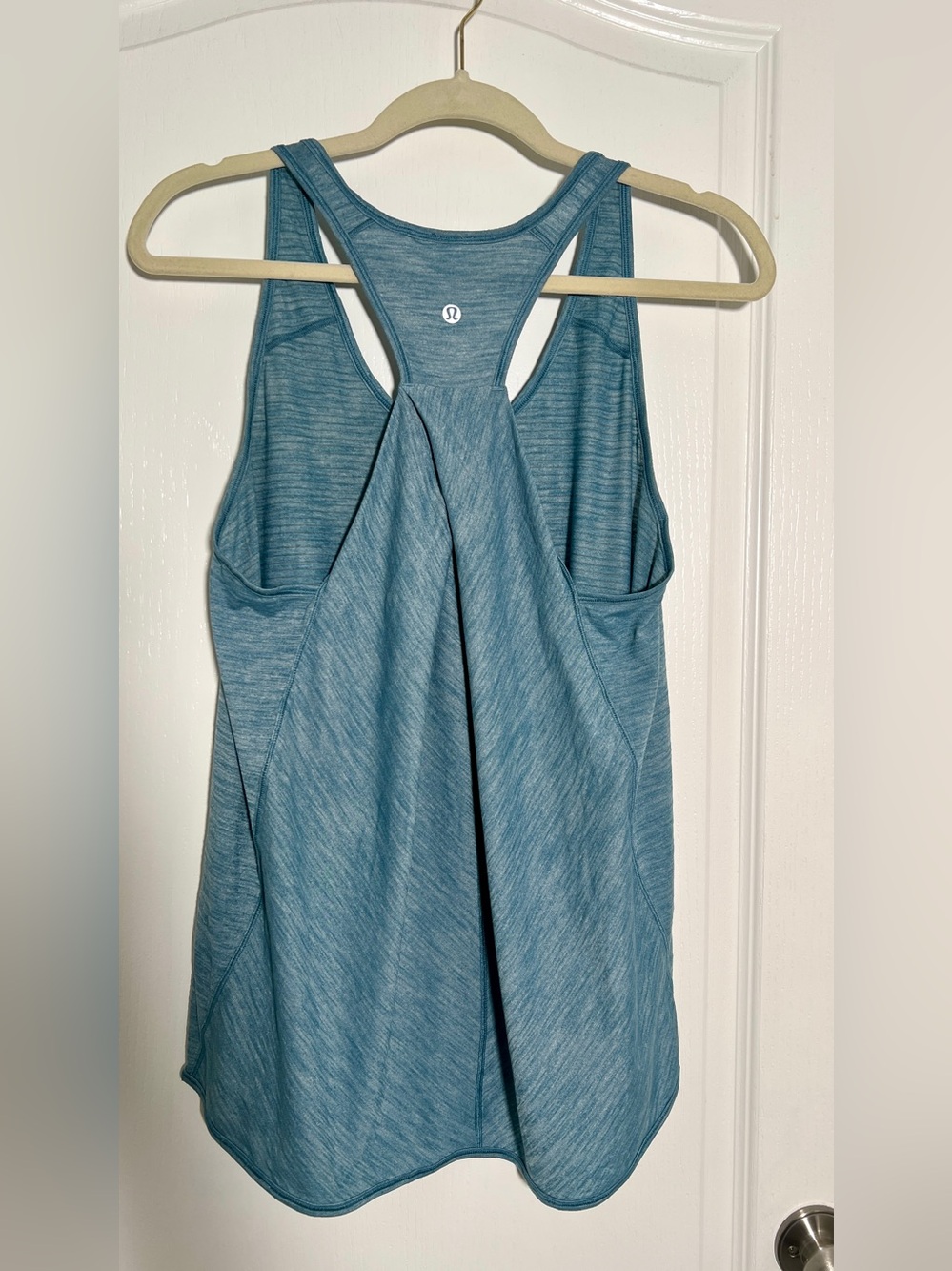 EUC Lululemon Essential Tank Size 10-12 - Picture 7 of 12